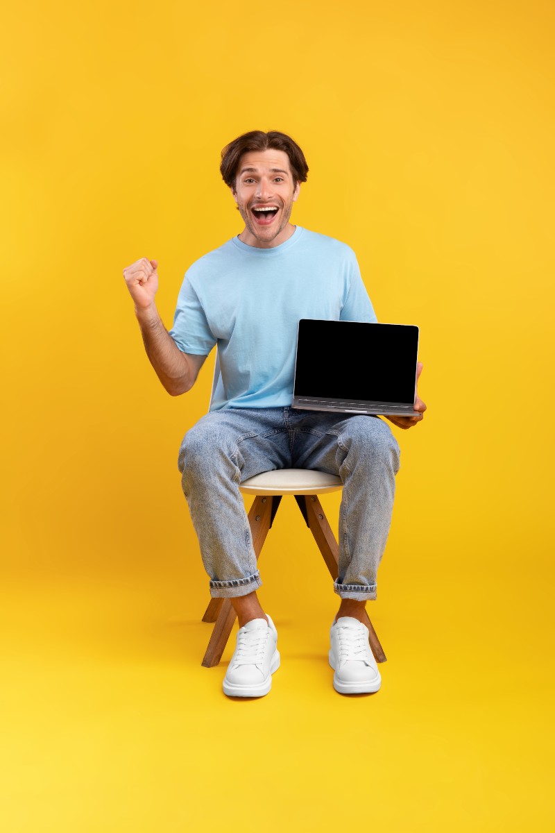 excited-man-showing-black-blank-laptop-screen-scre-2023-11-27-05-22-12-utc